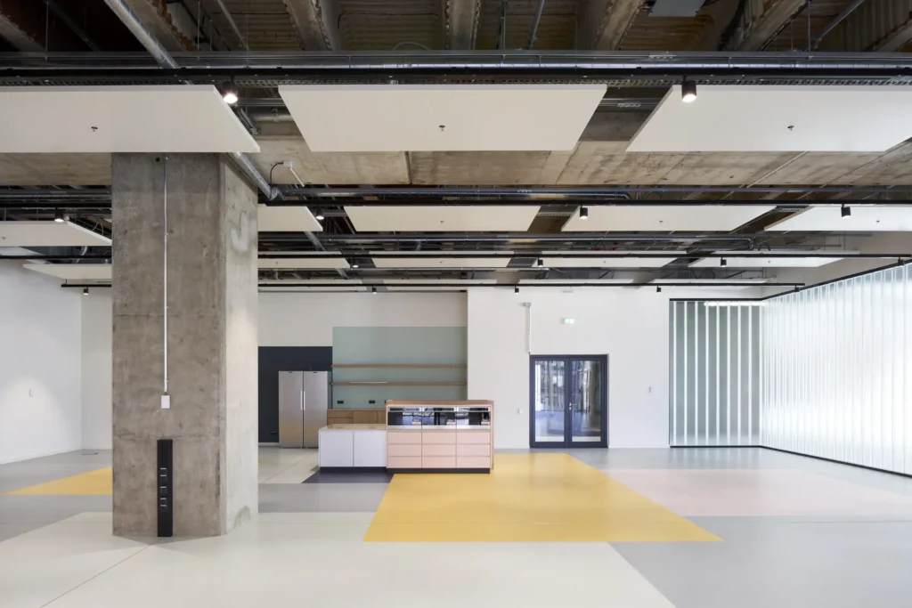 Shell office space with industrial ceiling services at former Centrum Warenhaus Berlin
