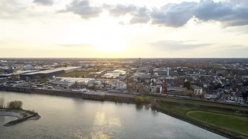 Elevated view of the Werft16 office complex by Kresings in Düsseldorf with Rhine