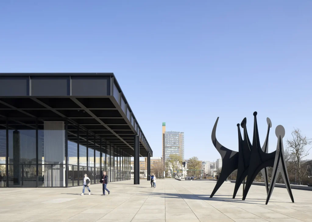 Cantilevered steel roof of the Neue Nationalgalerie extending over the granite podium and steel sculpture