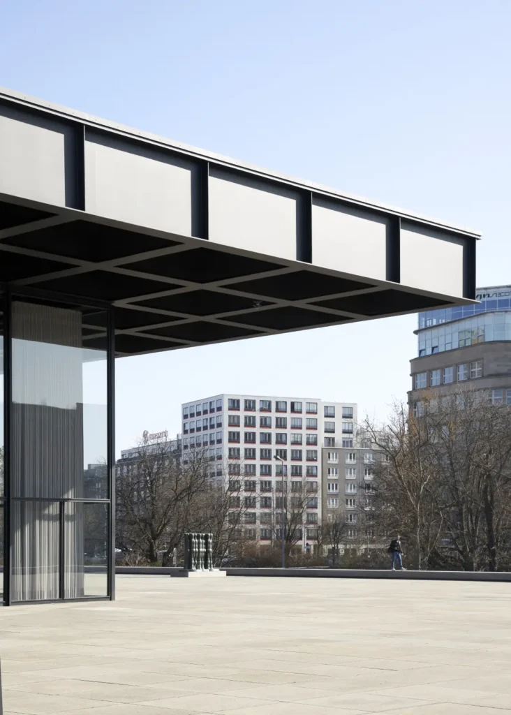 Glass corner and roof cantilever of the Neue Nationalgalerie upper hall in Berlin