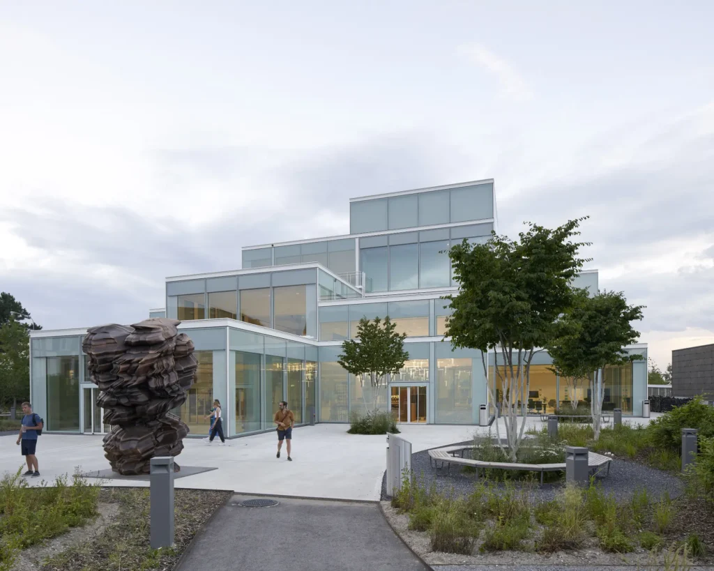 Stacked glass modules of the SQUARE Learning Center by Sou Fujimoto in St. Gallen illuminated in the evening light