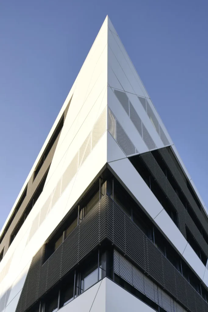 Sharp corner detail of the KMAC Center for Advanced Mobility by studioMDA in Aachen