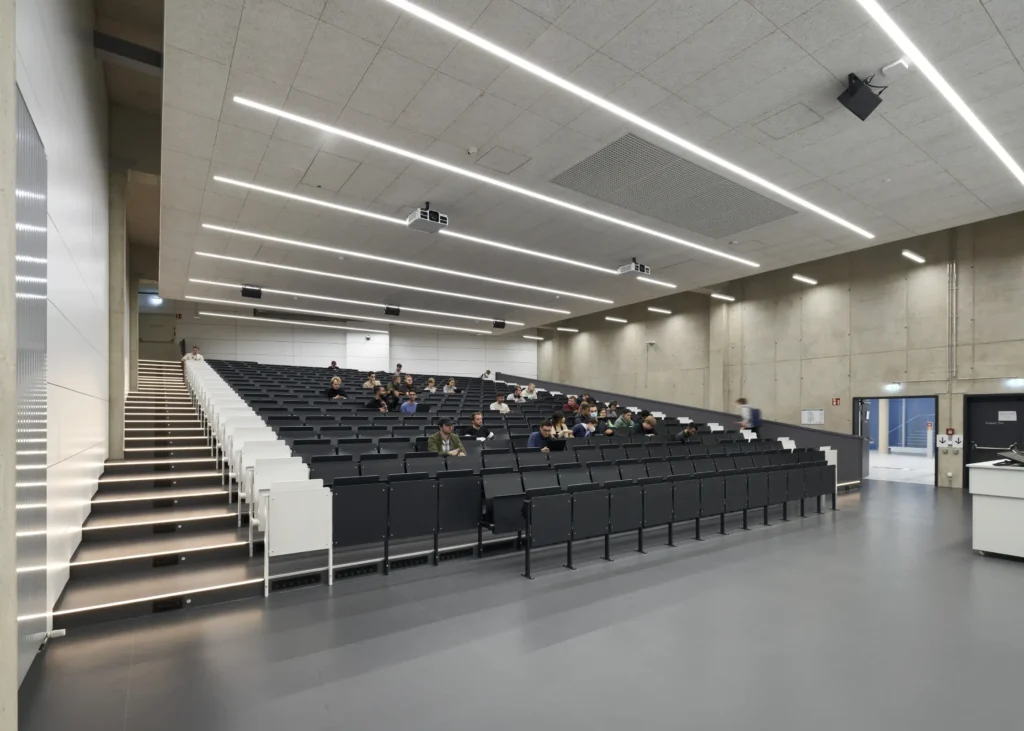 Seating rows filling with students in the lecture theatre of the KMAC building by studioMDA