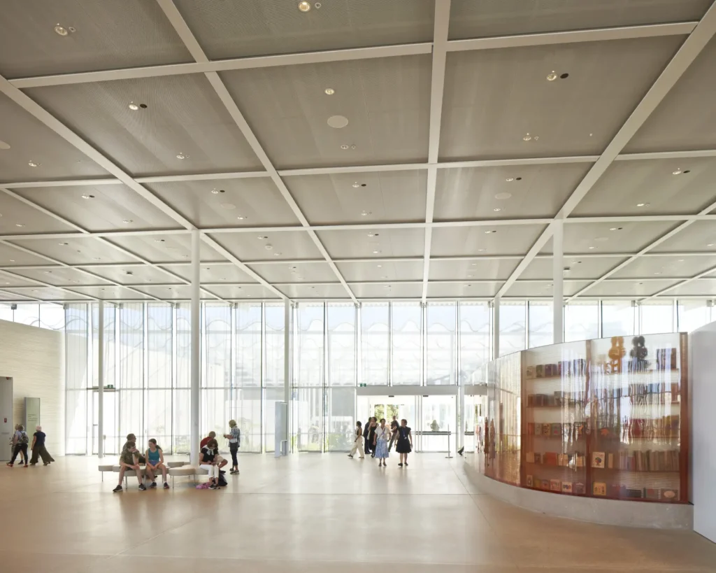 Families entering the Sydney Modern extension of the Art Gallery of New South Wales by SANAA