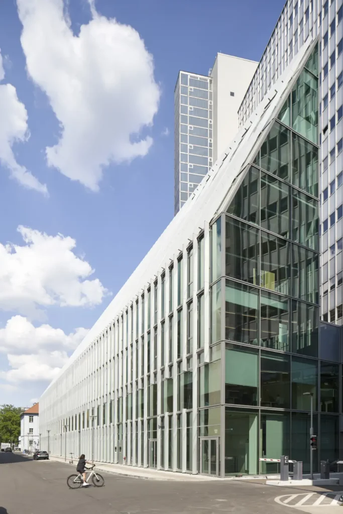 New glass extension meeting restored 1970s Pressehaus tower by GMP Architects